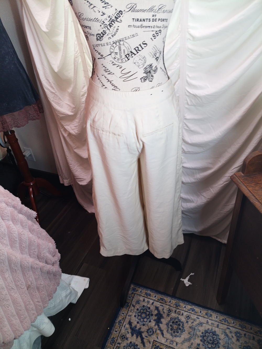 Who What Wear Cream Wide-Leg Cropped Trousers with Button Waist - Picture 4 of 8